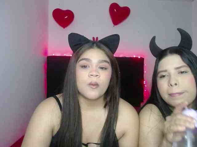 2moonsfulloflove webcam
