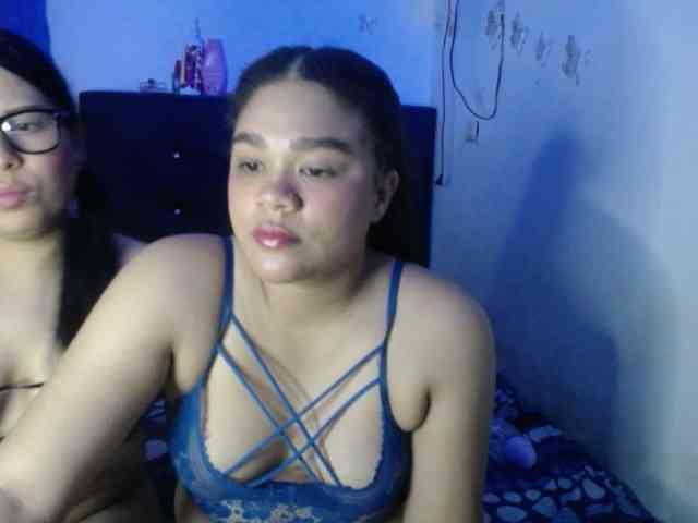 2moonsfulloflove webcam