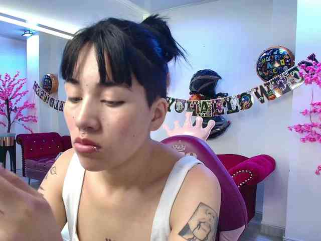 leia-queens webcam