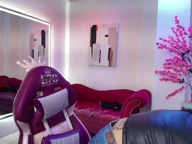 leia-queens webcam