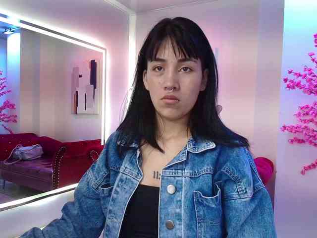 leia-queens webcam