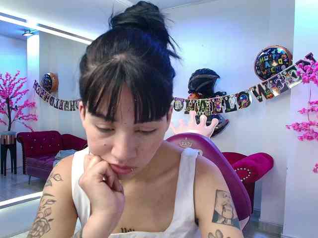 leia-queens webcam
