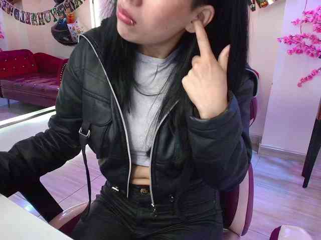 leia-queens webcam