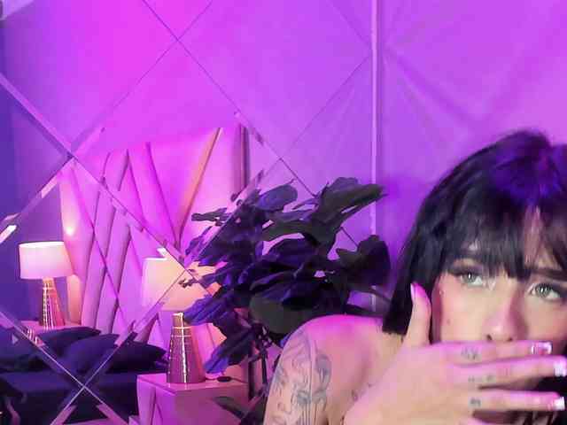 VioletaSteele webcam