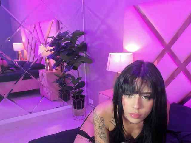 VioletaSteele webcam
