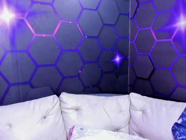 Daring-Latinavip's BongaCams show and profile