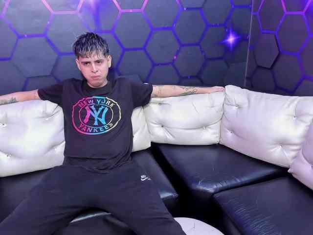 Daring-Latinavip webcam