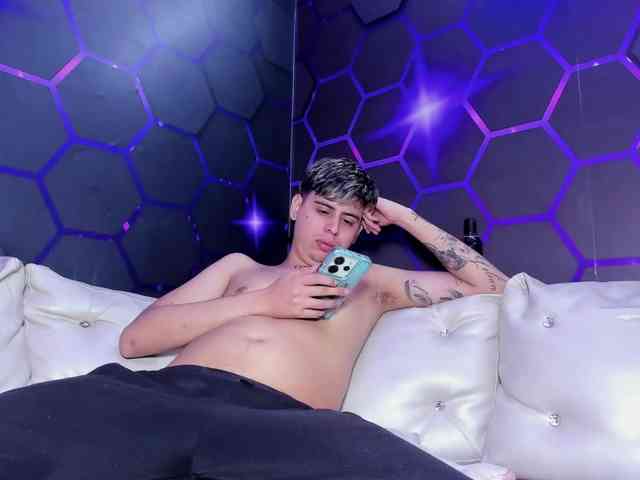 Daring-Latinavip webcam