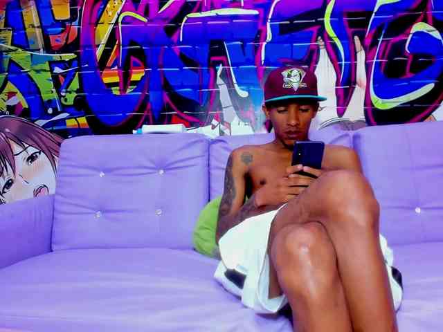 Daring-Latinavip webcam