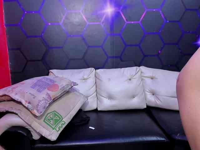 Daring-Latinavip webcam