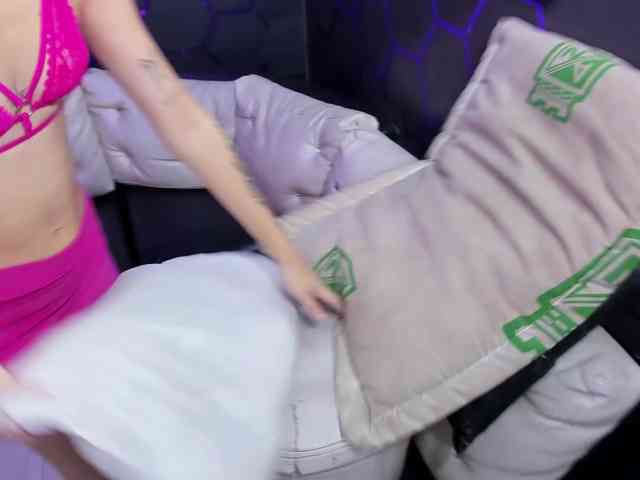 Daring-Latinavip webcam