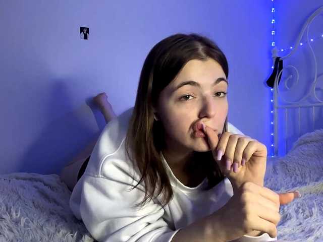 MoiraSesay Live Cam and Statistics on UnifiedCams