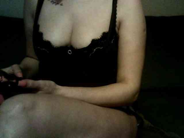 Laura-Only Live Webcam on BongaCams