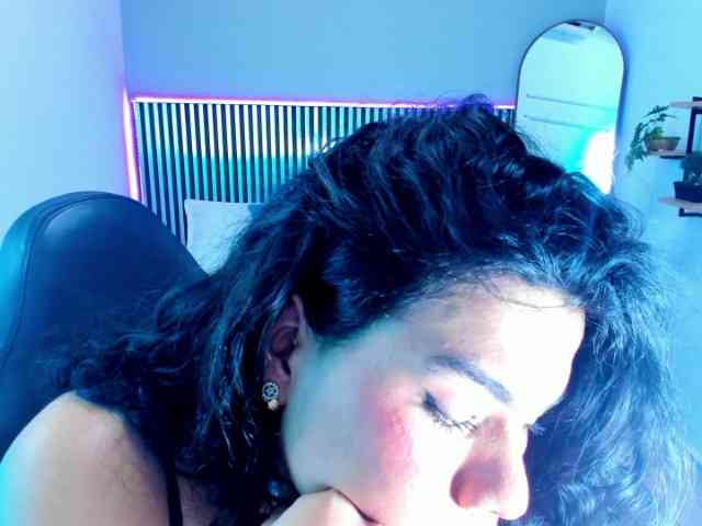 Little-Alii Live Webcam on BongaCams