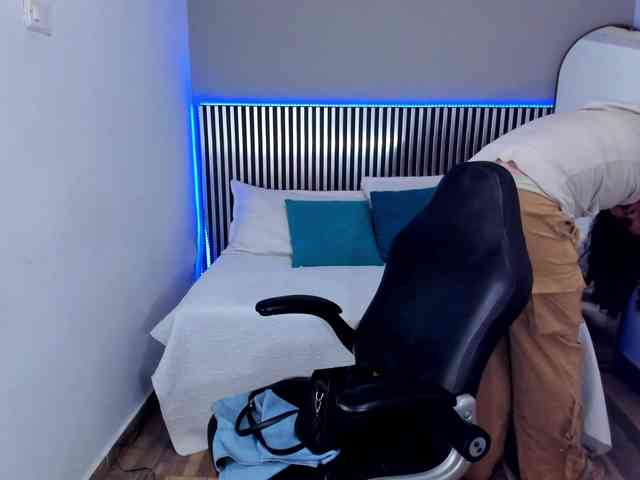 Little-Alii Live Webcam on BongaCams