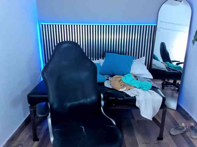 Little-Alii Live Webcam on BongaCams