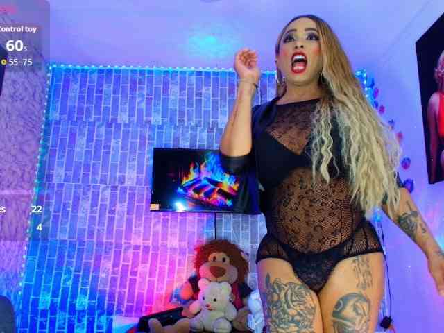 KAROLL-TS Live Webcam on BongaCams