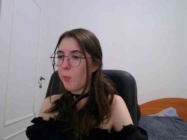 Sweet-Astarte webcam