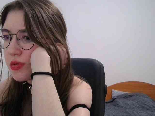 Sweet-Astarte webcam