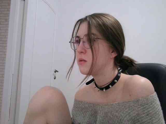 Sweet-Astarte webcam