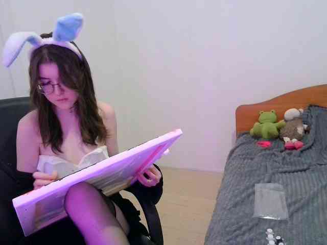 Sweet-Astarte webcam