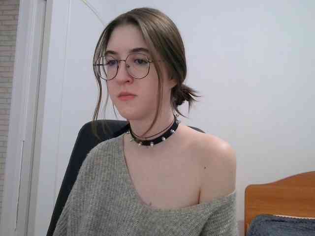 Sweet-Astarte webcam