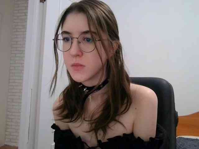 Sweet-Astarte webcam