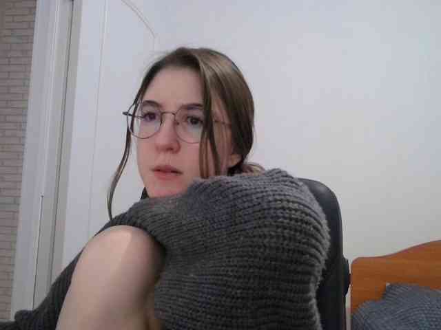 Sweet-Astarte webcam