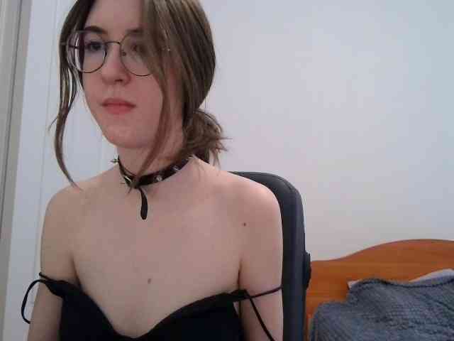 Sweet-Astarte webcam