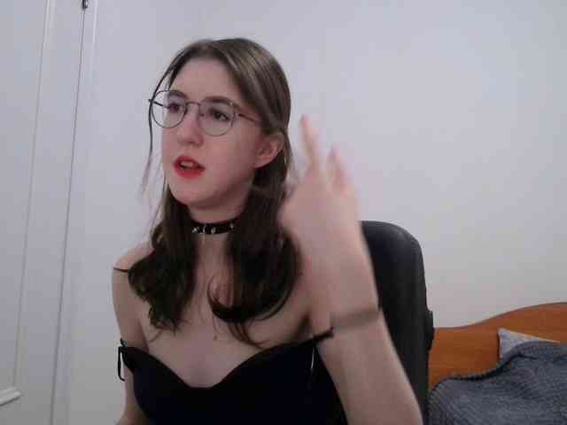 Sweet-Astarte webcam