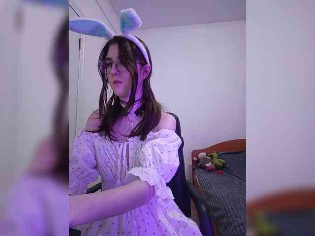 Sweet-Astarte webcam