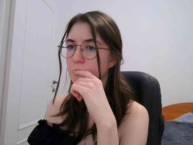 Sweet-Astarte webcam