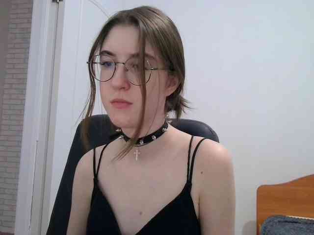 Sweet-Astarte webcam