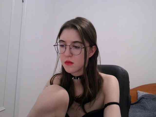 Sweet-Astarte webcam