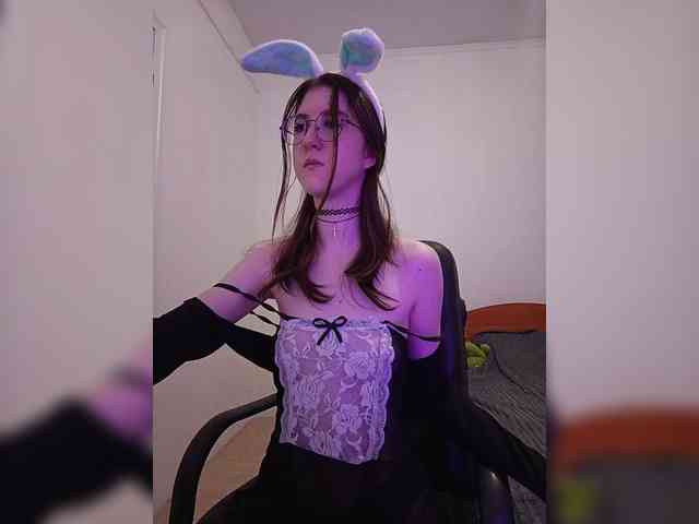 Sweet-Astarte webcam