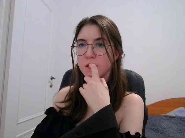 Sweet-Astarte webcam