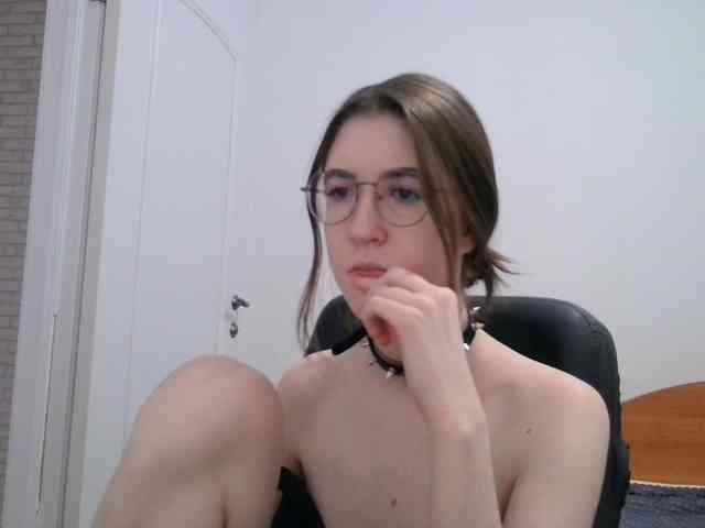 Sweet-Astarte webcam