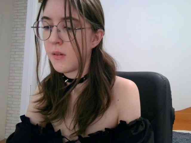 Sweet-Astarte webcam