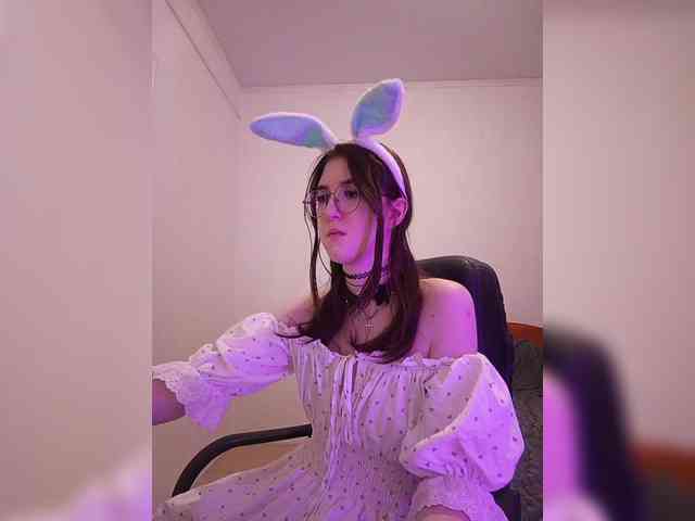 Sweet-Astarte webcam