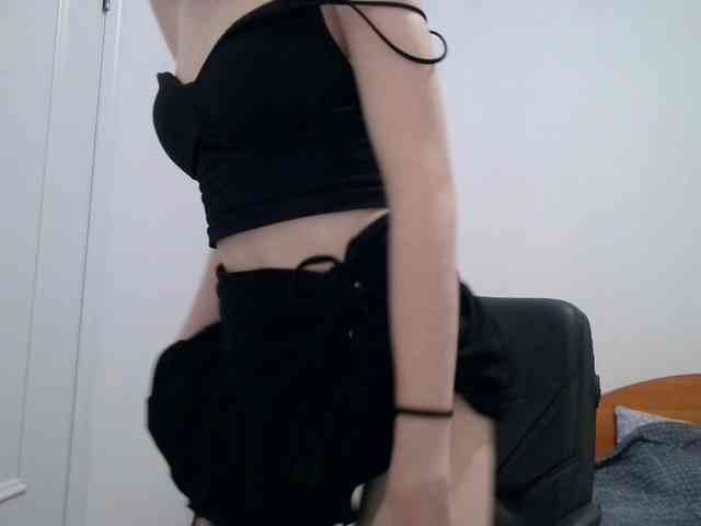 Sweet-Astarte webcam