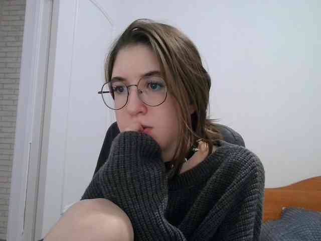 Sweet-Astarte webcam