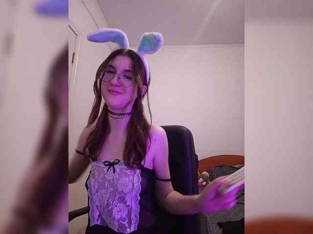 Sweet-Astarte webcam