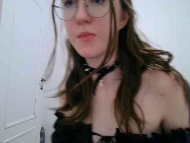 Sweet-Astarte webcam