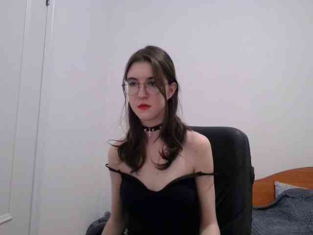 Sweet-Astarte webcam