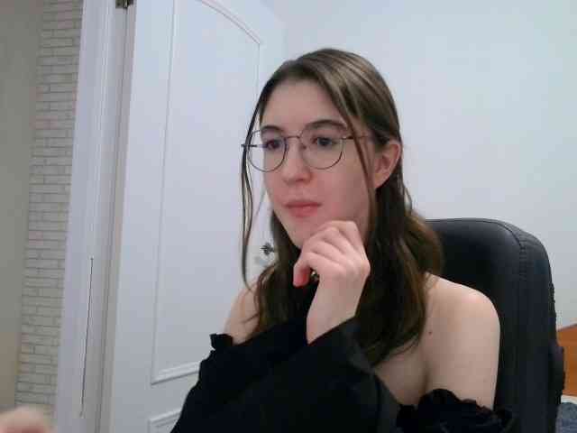 Sweet-Astarte webcam