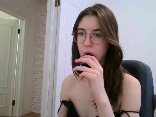 Sweet-Astarte webcam