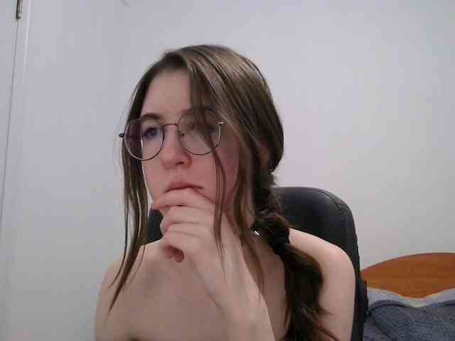 Sweet-Astarte webcam