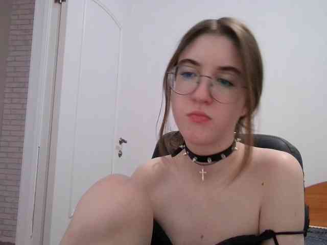 Sweet-Astarte webcam