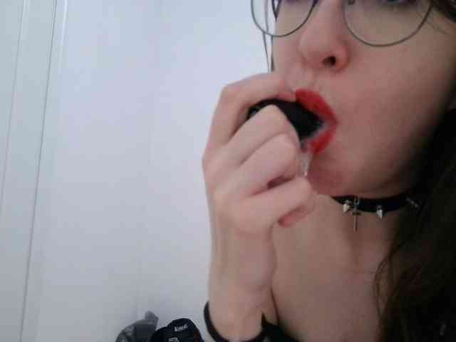 Sweet-Astarte webcam