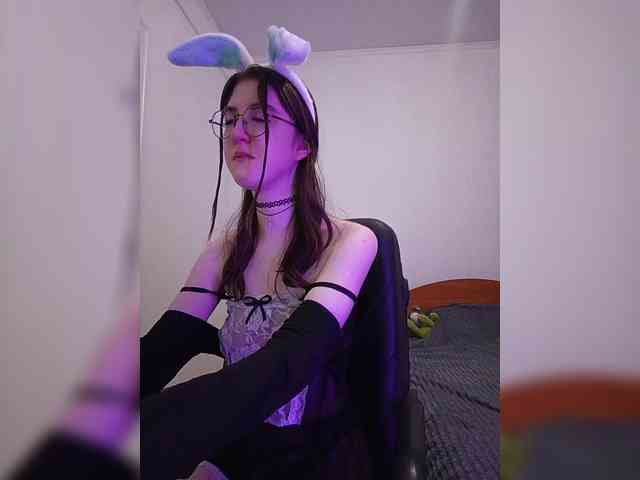 Sweet-Astarte webcam